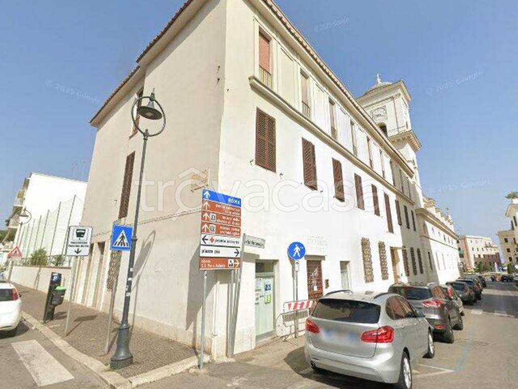 negozio in vendita ad Anzio