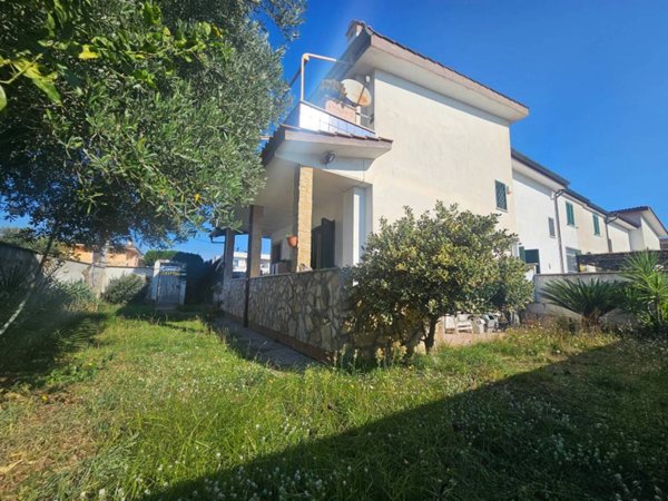 casa indipendente in vendita ad Anzio in zona Villa Claudia
