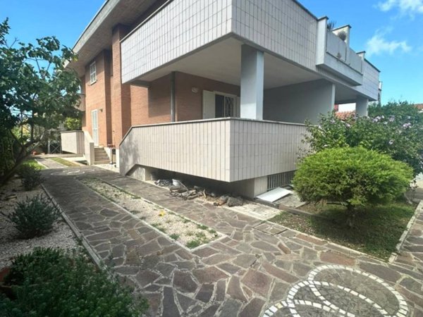 casa indipendente in vendita ad Anzio in zona Mare