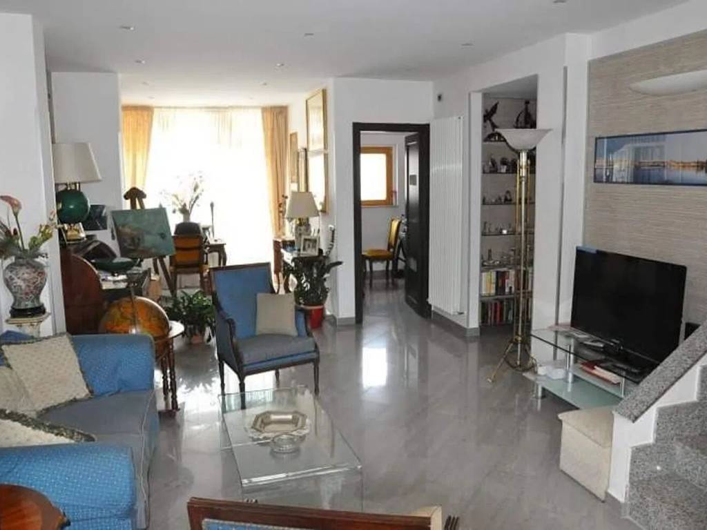casa indipendente in vendita ad Anzio in zona Villa Claudia