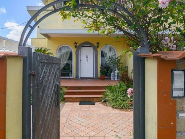 casa indipendente in vendita ad Anzio in zona Stazione