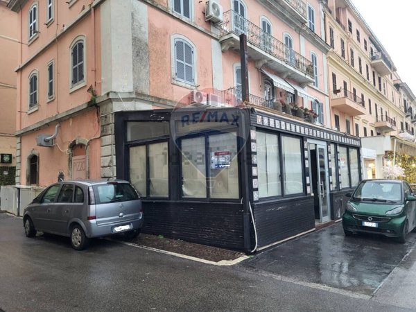 locale commerciale in vendita ad Anzio