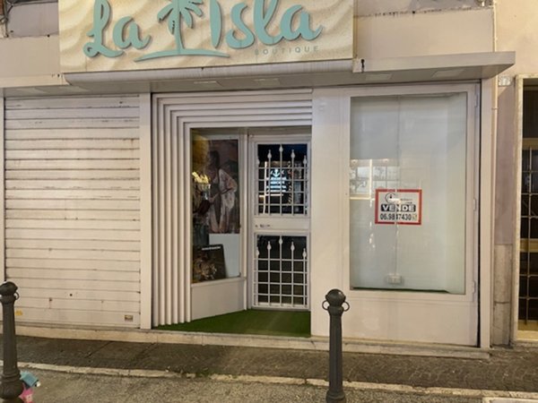 negozio in vendita ad Anzio