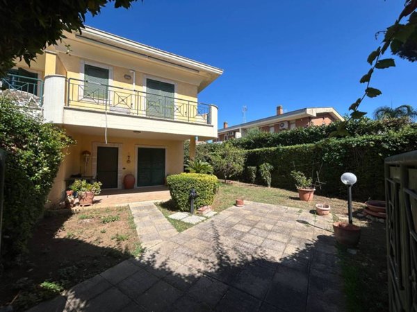 casa indipendente in vendita ad Anzio in zona Mare