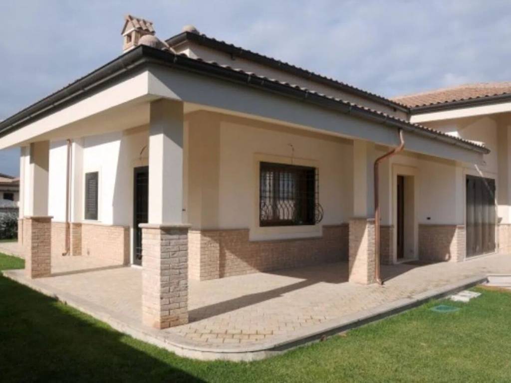 casa indipendente in vendita ad Anzio in zona Stazione