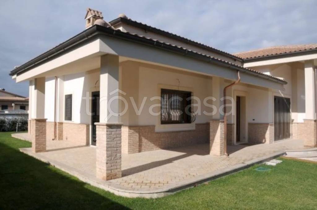 casa indipendente in vendita ad Anzio in zona Mare
