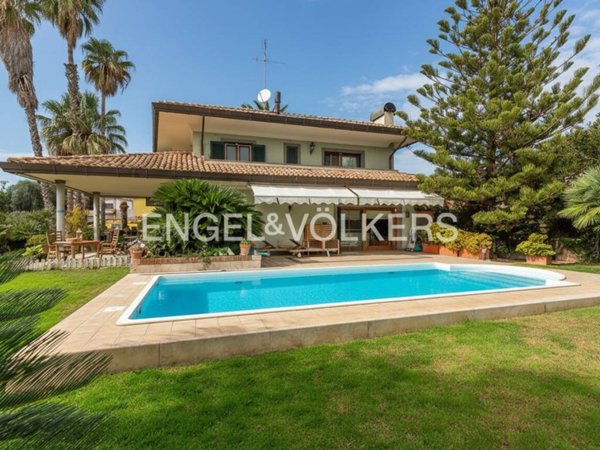 casa indipendente in vendita ad Anzio in zona Mare