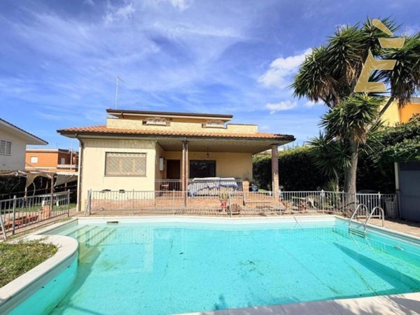 casa indipendente in vendita ad Anzio in zona Lido dei Pini