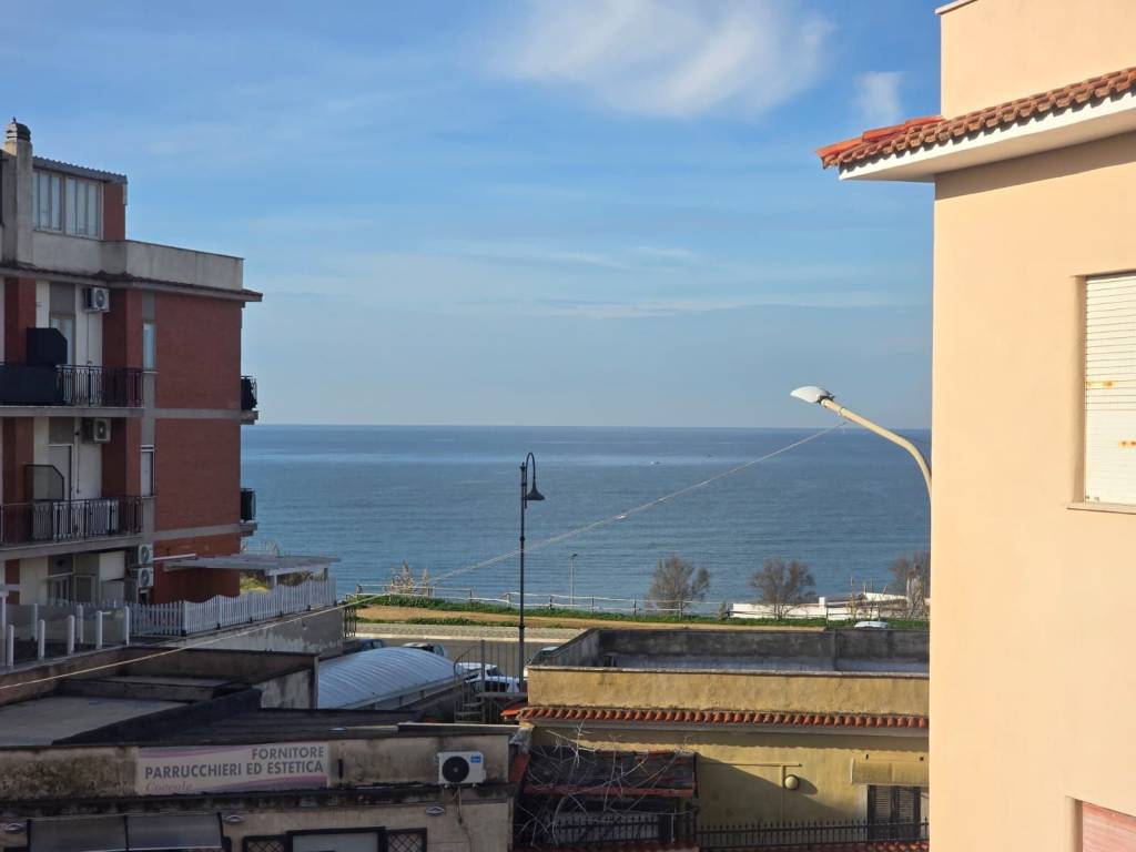 appartamento in vendita ad Anzio in zona Anzio Colonia