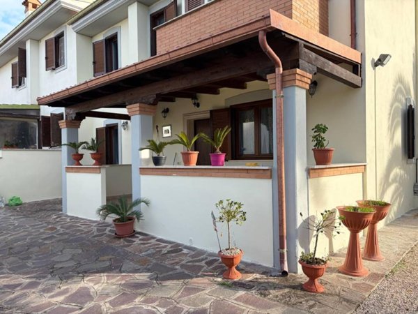 casa indipendente in vendita ad Anzio in zona Mare