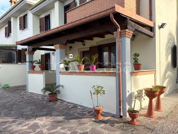 casa indipendente in vendita ad Anzio in zona Mare