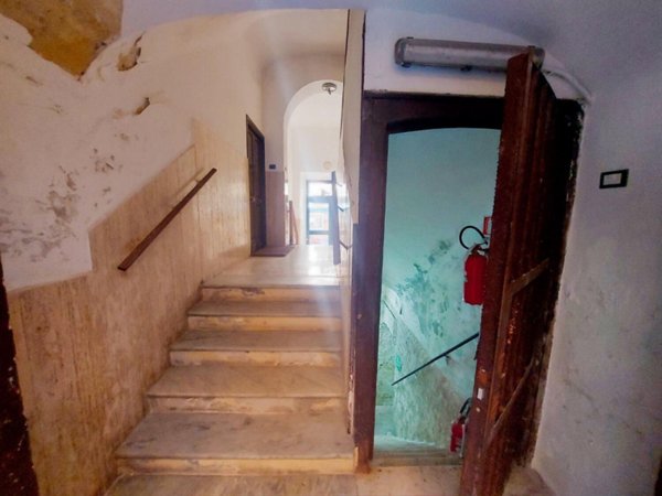 locale di sgombero in vendita ad Anzio