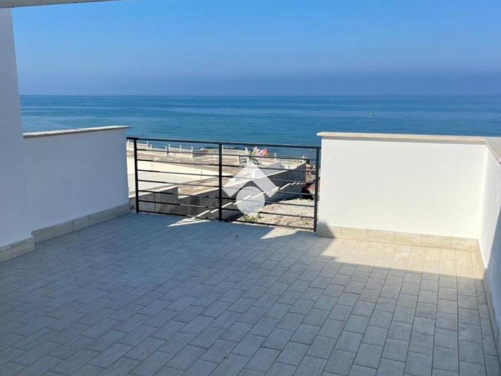appartamento in vendita ad Anzio in zona Mare