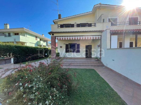 casa indipendente in vendita ad Anzio in zona Stazione