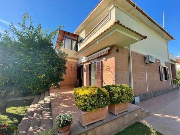 casa indipendente in vendita ad Anzio