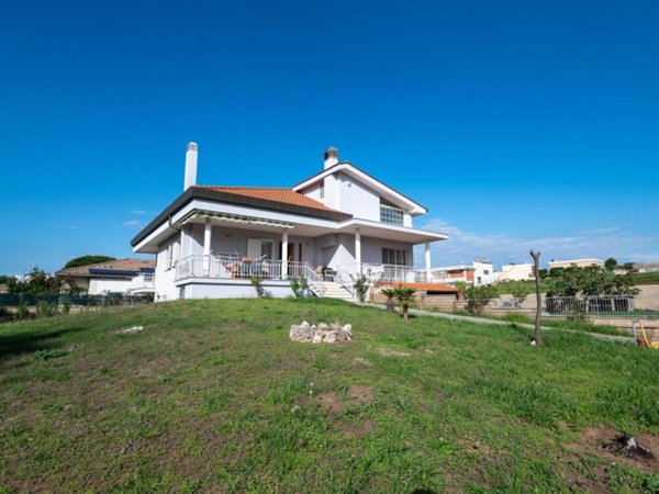 casa indipendente in vendita ad Anzio in zona Villa Claudia