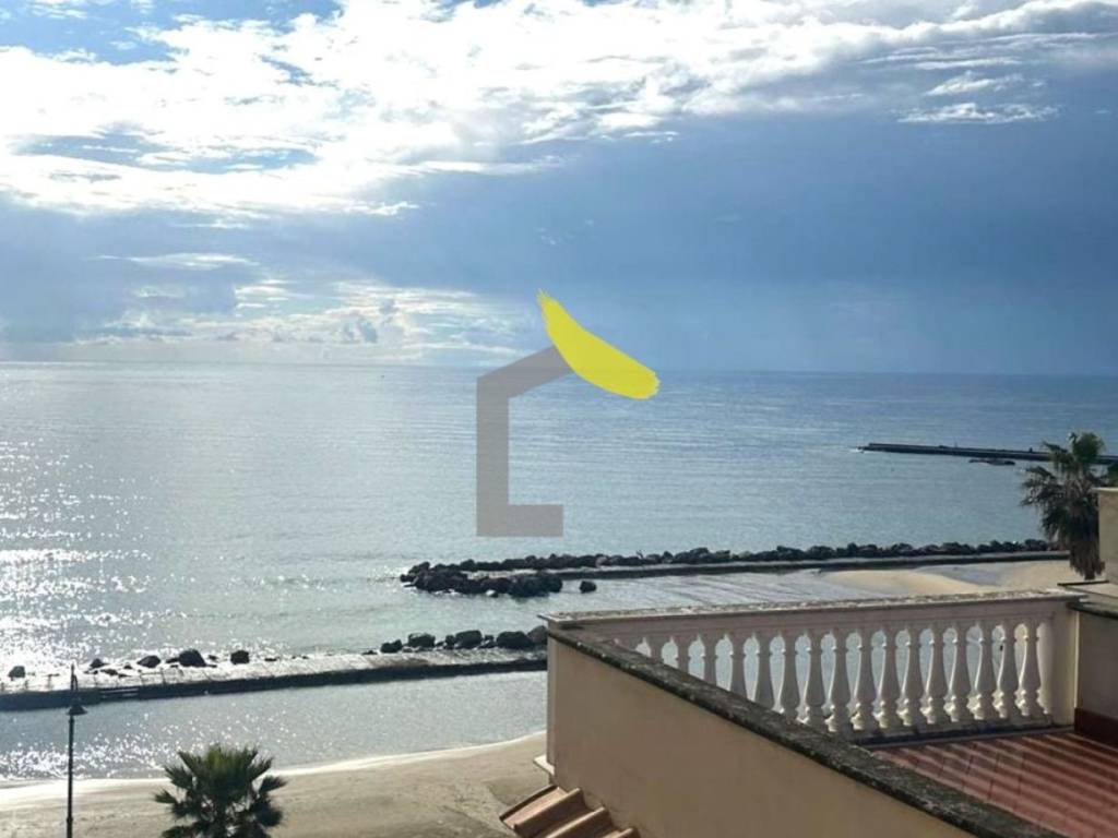 appartamento in vendita ad Anzio in zona Mare