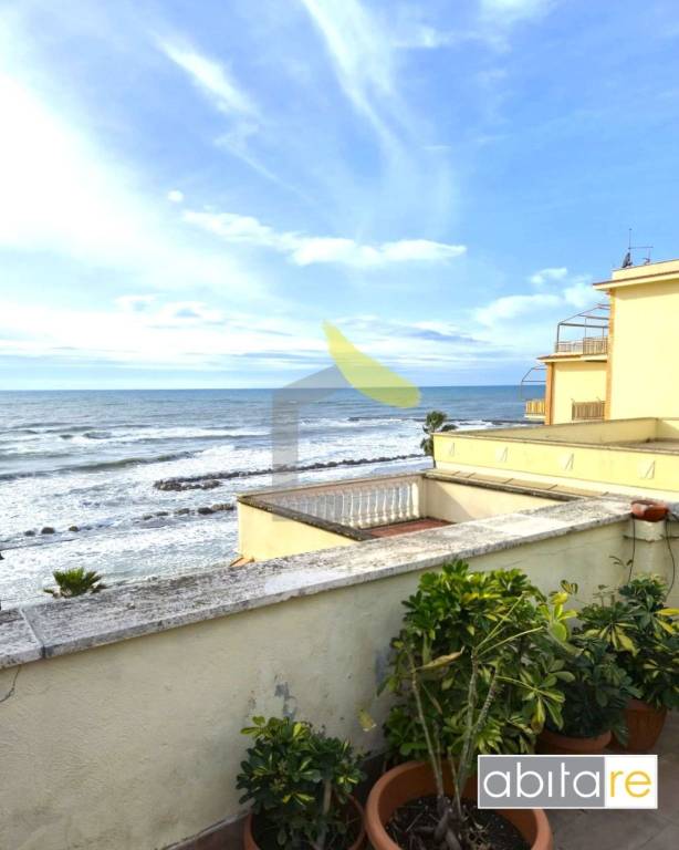 appartamento in vendita ad Anzio in zona Mare