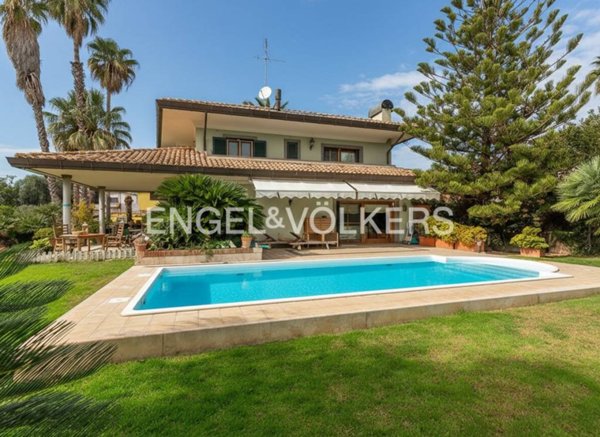 casa indipendente in vendita ad Anzio in zona Mare