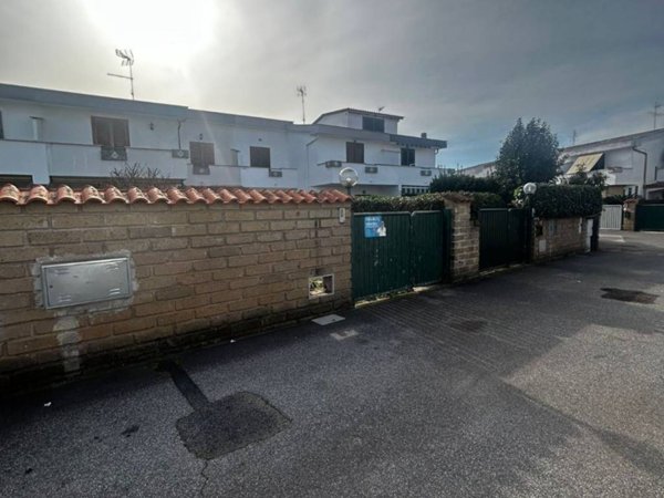 casa indipendente in vendita ad Anzio in zona Villa Claudia