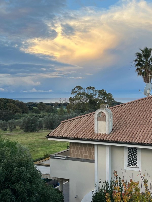 casa indipendente in vendita ad Anzio in zona Mare