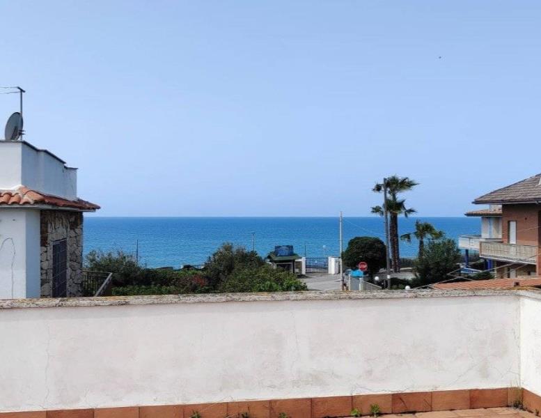 casa indipendente in vendita ad Anzio in zona Mare