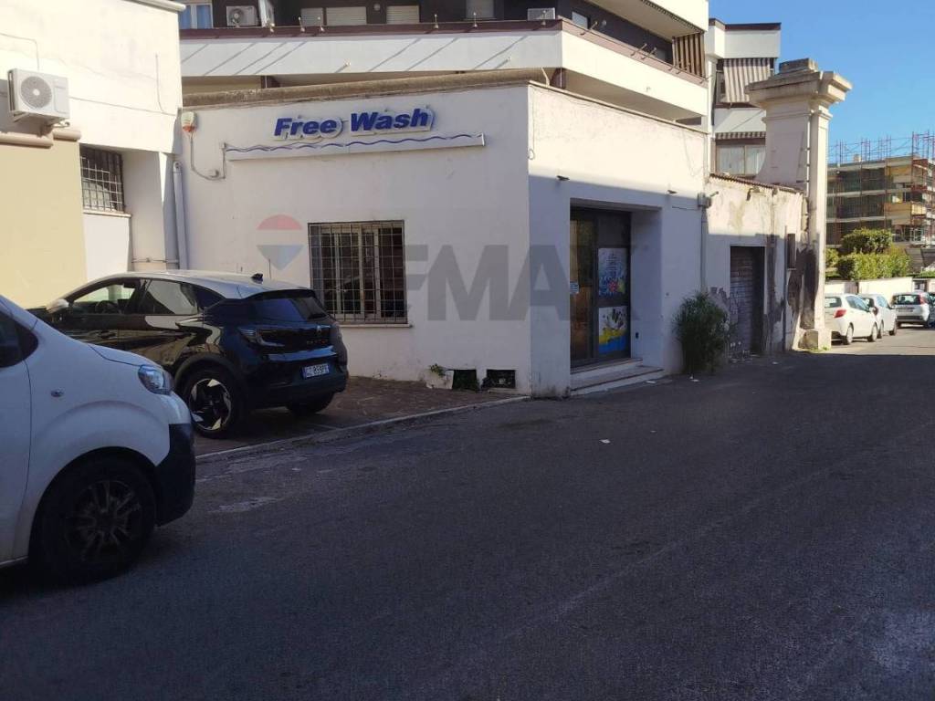 negozio in vendita ad Anzio