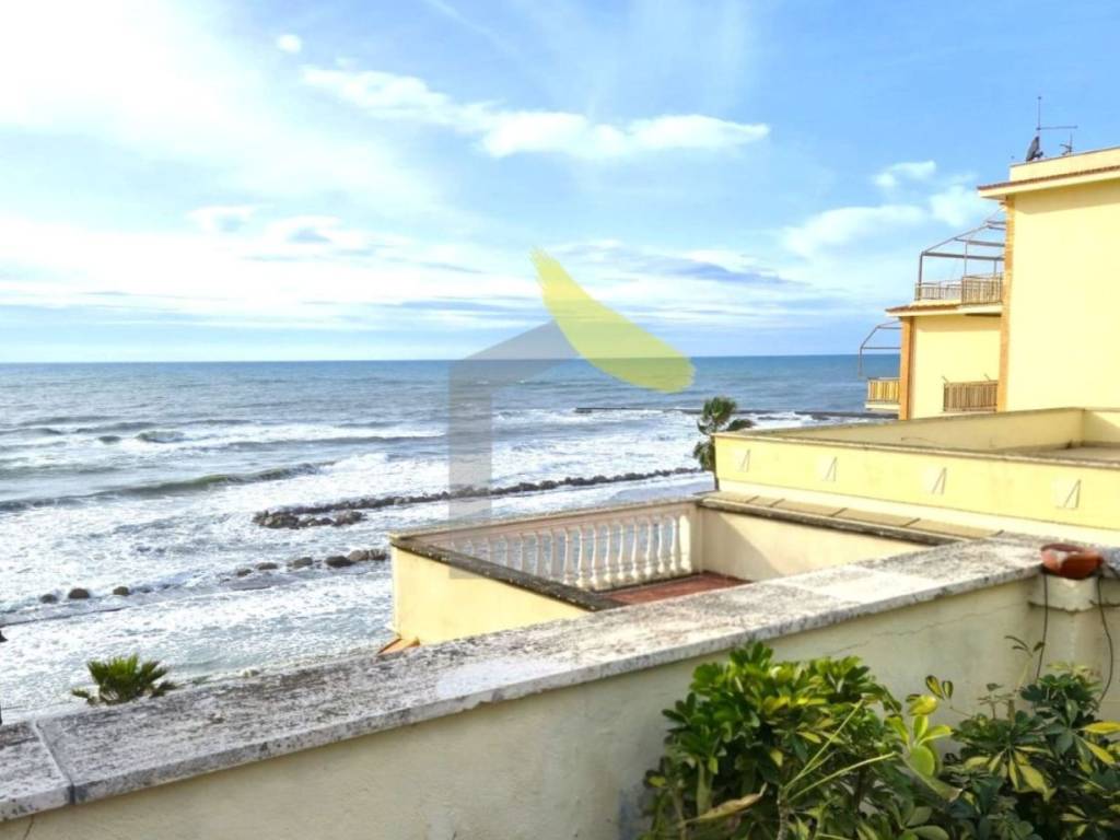 appartamento in vendita ad Anzio in zona Mare