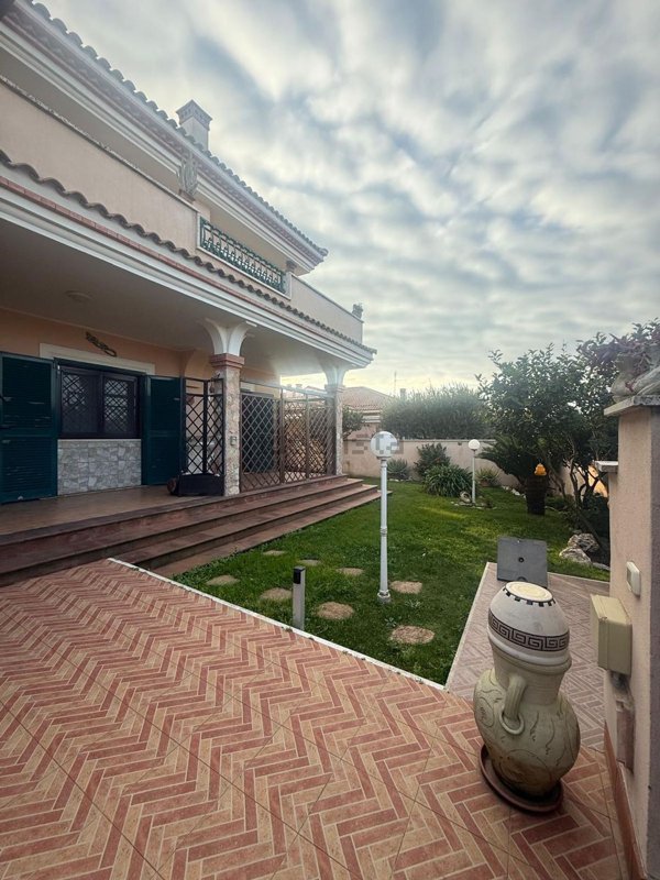 casa indipendente in vendita ad Anzio in zona Villa Claudia