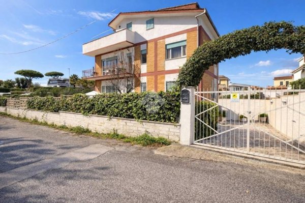 appartamento in vendita ad Anzio in zona Villa Claudia
