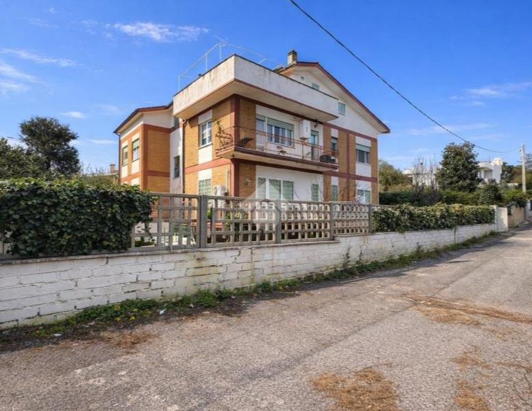appartamento in vendita ad Anzio in zona Villa Claudia