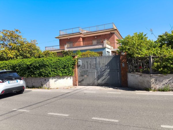 casa indipendente in vendita ad Anzio in zona Villa Claudia