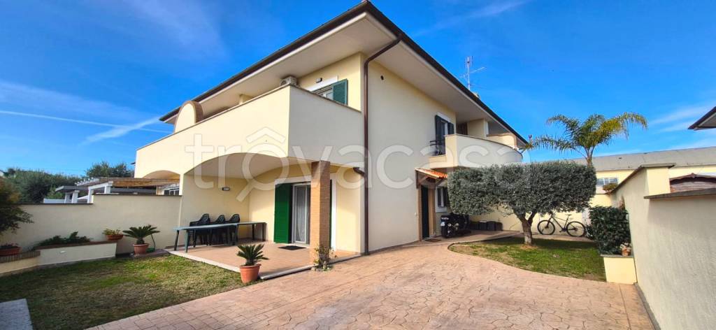 casa indipendente in vendita ad Anzio in zona Villa Claudia