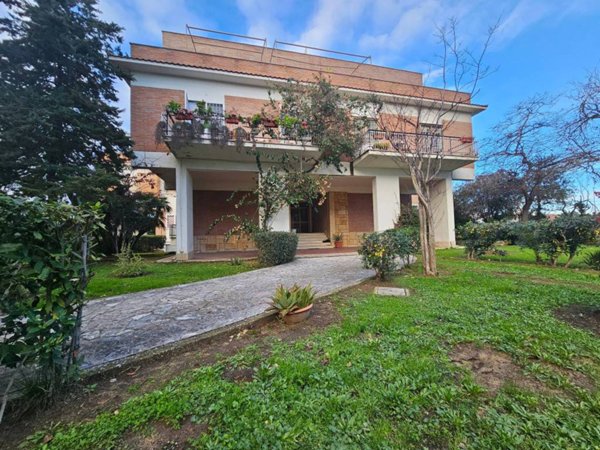 casa indipendente in vendita ad Anzio in zona Villa Claudia