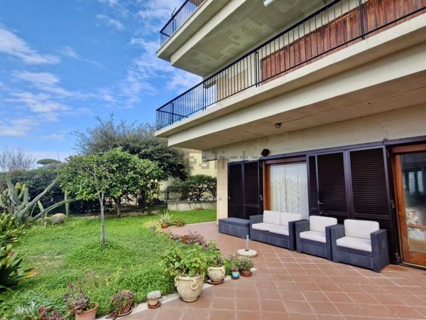appartamento in vendita ad Anzio in zona Villa Claudia