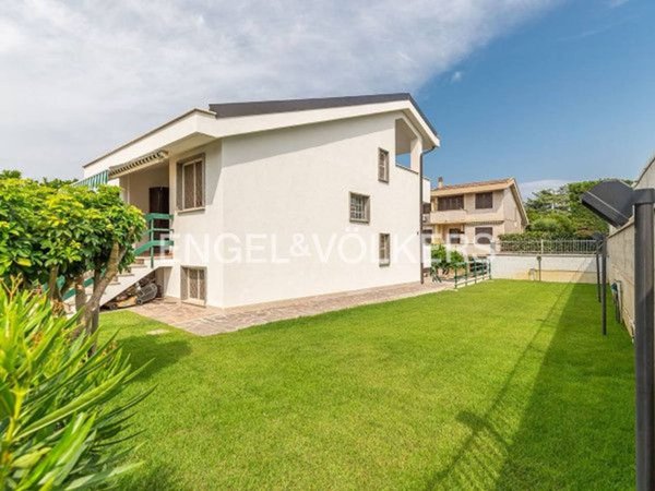casa indipendente in vendita ad Anzio in zona Villa Claudia