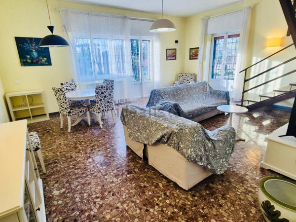 casa indipendente in vendita ad Anzio in zona Villa Claudia