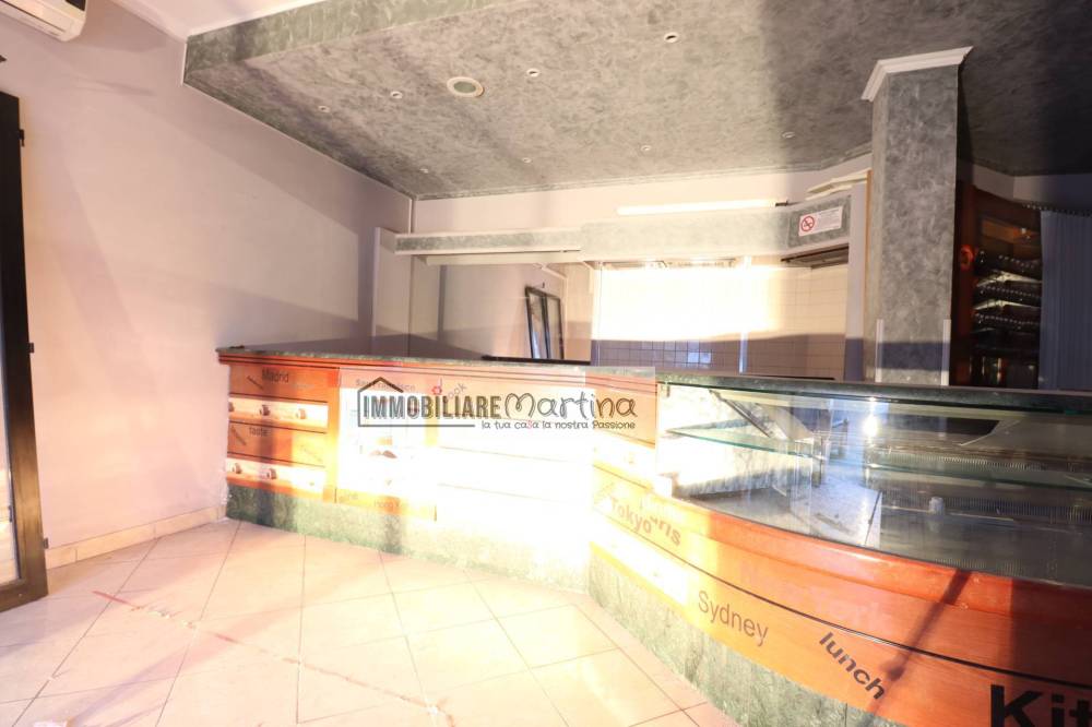 negozio in vendita ad Anzio in zona Villa Claudia