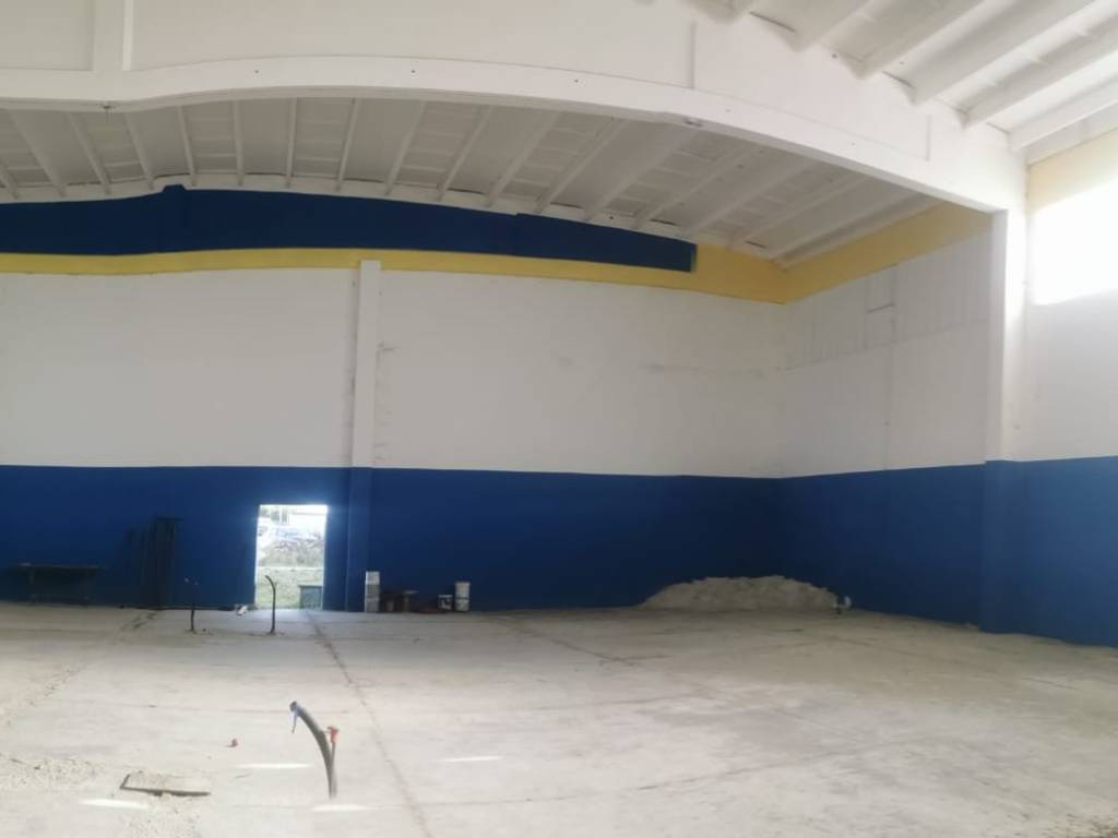 locale commerciale in vendita ad Anzio in zona Stazione