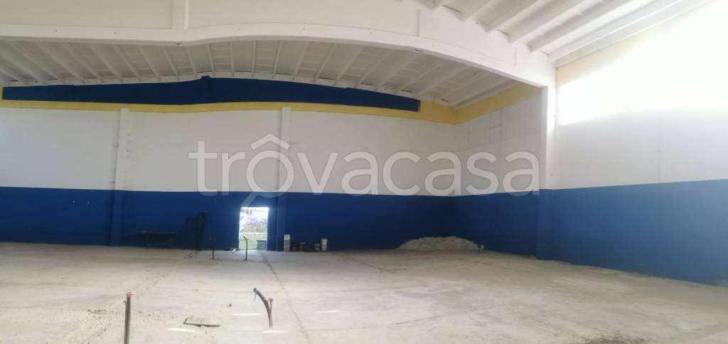 locale commerciale in vendita ad Anzio in zona Stazione