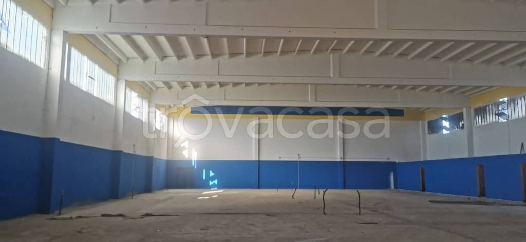 locale commerciale in vendita ad Anzio in zona Stazione