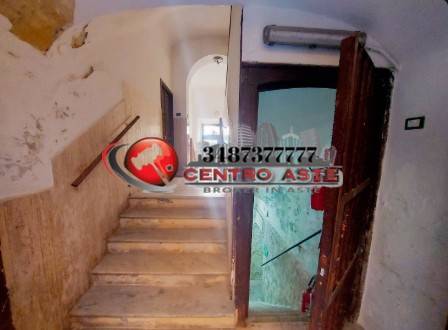 locale commerciale in vendita ad Anzio