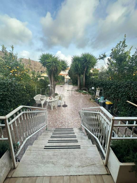 casa indipendente in vendita ad Anzio in zona Mare