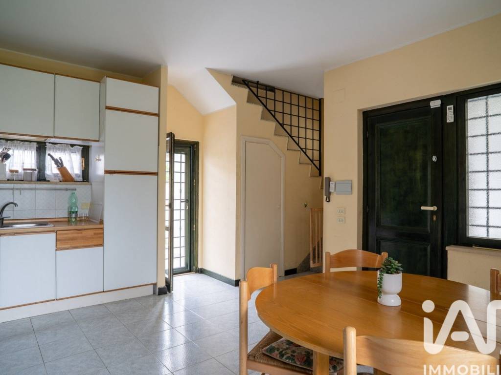 casa indipendente in vendita ad Anzio in zona Mare