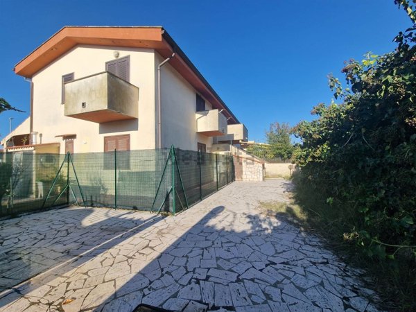 appartamento in vendita ad Anzio in zona Mare