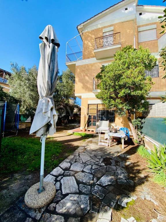 casa indipendente in vendita ad Anzio in zona Mare