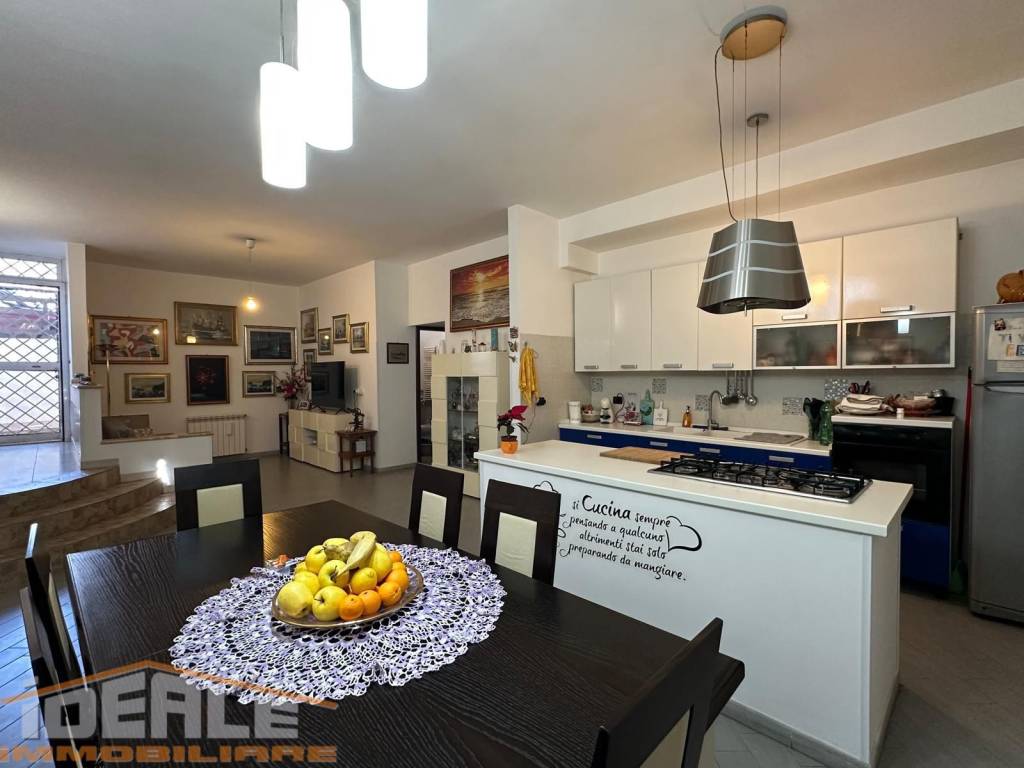 casa indipendente in vendita ad Anzio in zona Lido dei Pini