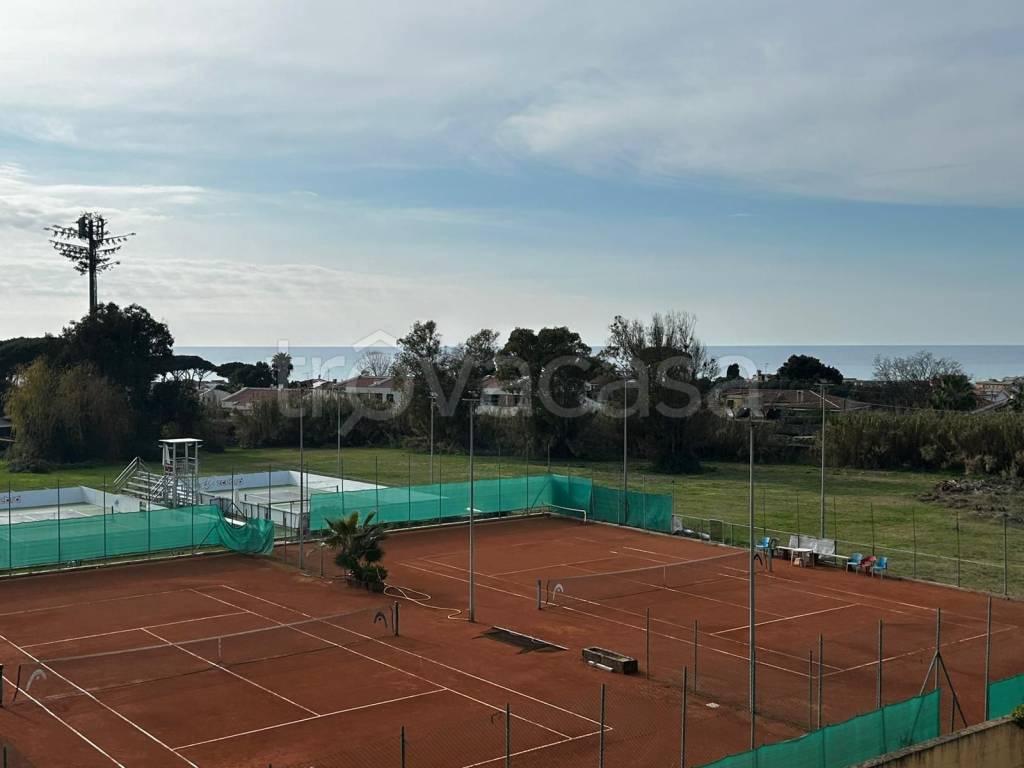 appartamento in vendita ad Anzio in zona Mare