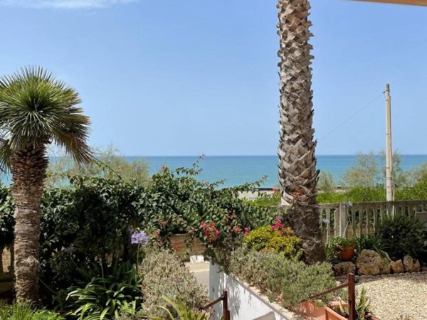 appartamento in vendita ad Anzio in zona Mare