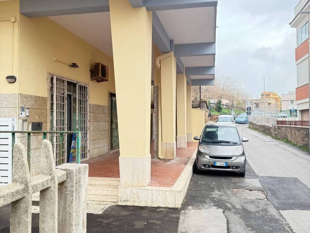 negozio in vendita ad Anzio